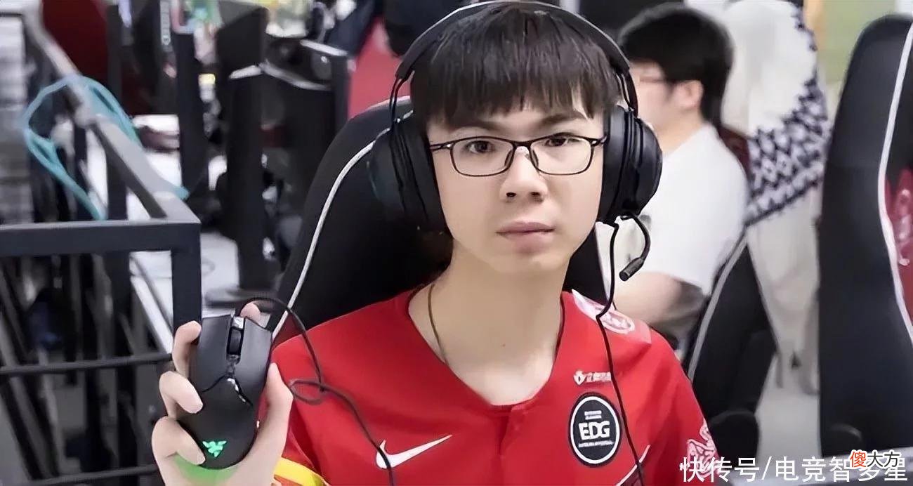 【游戏世界】要抬junjia了！jiejie打一天排位，网友：乐言替补还能在EDG首发