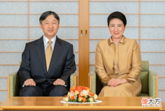 【历史故事】天皇一家都去亲蚕,德仁爱子罕见陪同,雅子皇后乐开花