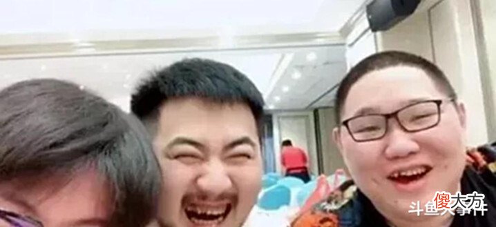 【游戏世界】斗鱼顶级人气主播PDD怒开某专场,一度在直播期间爆出猛料!