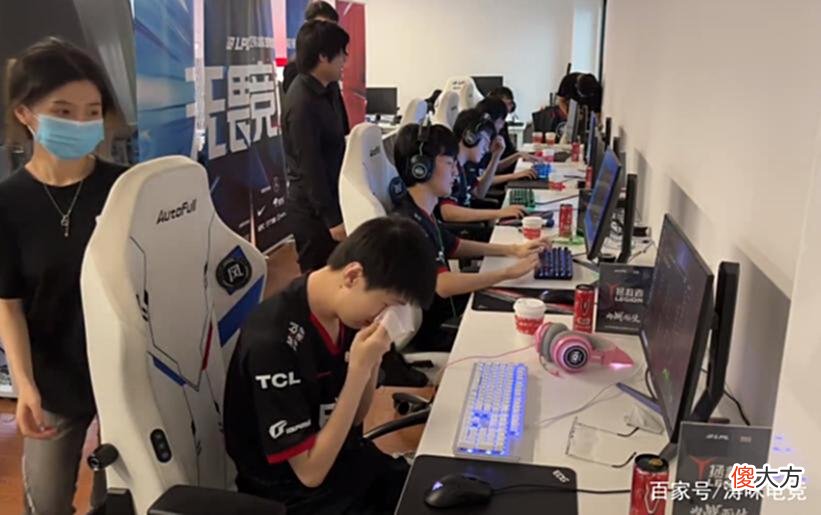 【游戏迷】“别喷EDG了，输V5后3位选手哭了”，老岳爆内幕，Viper自信受挫