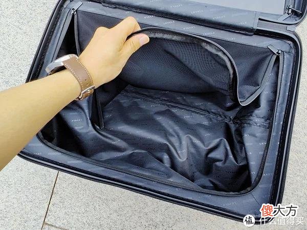 【就爱时尚】商务出行好伴侣，地平线8号城市脉搏系列行李箱评测