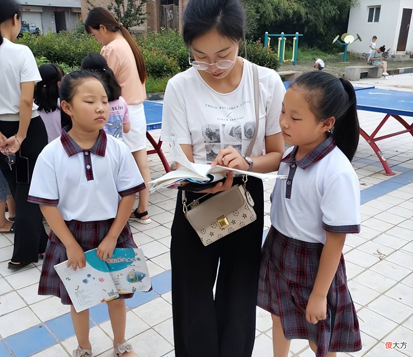 【爱历史】没必要对亲戚家的孩子太上心，并不是自私凉薄，而是另有内情
