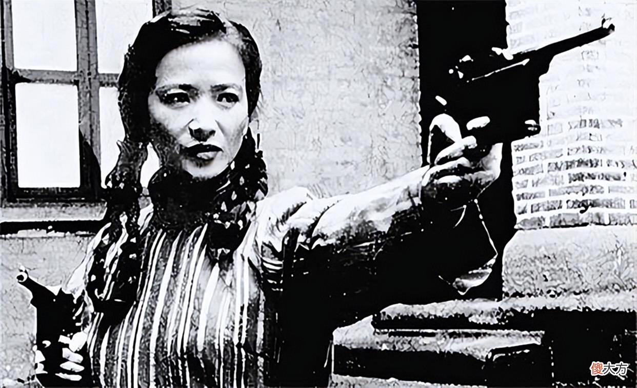 【历史故事】我军剿匪英雄，竟是风华绝代的女中豪杰，除夕夜智擒悍匪大漠之王