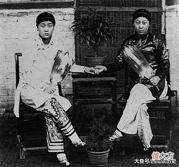 【历史故事】真实的晚清：这才是真正大官妻妾照片，正妻和小妾一眼就能分出来!