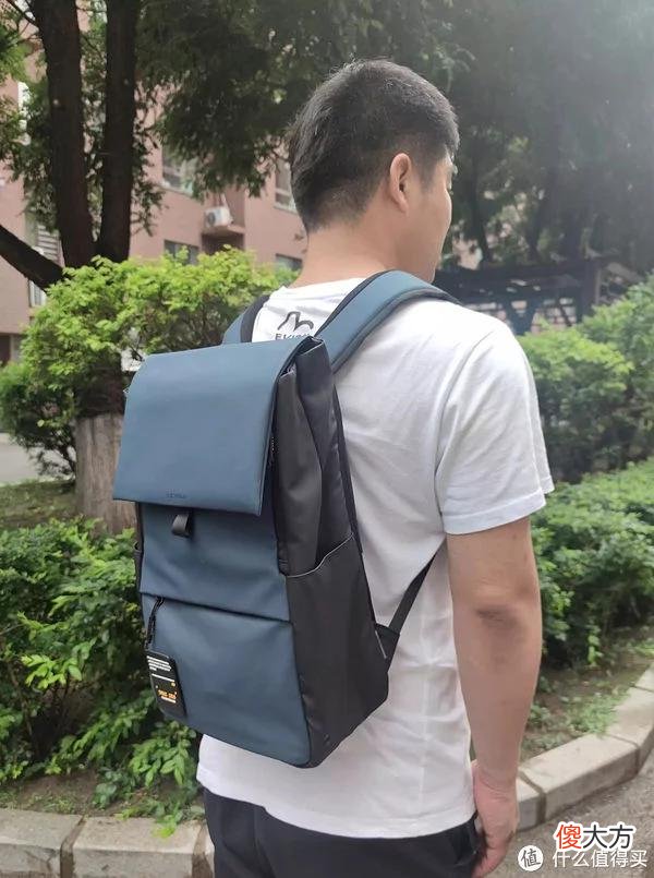 【时尚一点】家里人的服饰鞋包 篇八：地平线8号MOMENT双肩电脑包，帮老男人显得年轻那么一点点儿