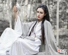 【爱历史】《权宠悍妻》他用王妃换被绑宠妾，她含泪轻抚孕肚，绝望跃下深渊